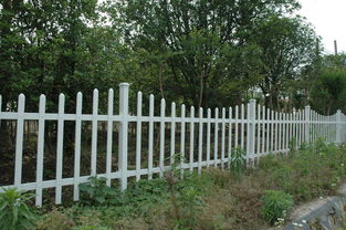 PVC護(hù)欄與鋅鋼護(hù)欄 選擇指南與對比分析